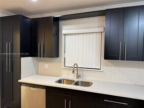 470 NE 127th St in North Miami, FL - Building Photo - Building Photo