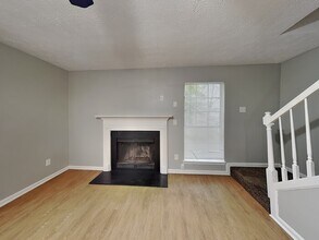 942 Shadow Ridge Trail in Lithonia, GA - Building Photo - Building Photo