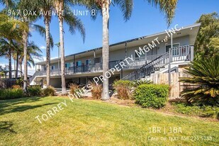 947 Oak Ave in Carlsbad, CA - Building Photo