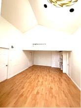 4839 Barker Crescent in Burnaby, BC - Building Photo - Building Photo