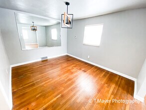 1735 Helen Dr, Unit 1735 in Pittsburgh, PA - Building Photo - Building Photo