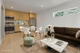 11004 Hortense St in North Hollywood, CA - Building Photo