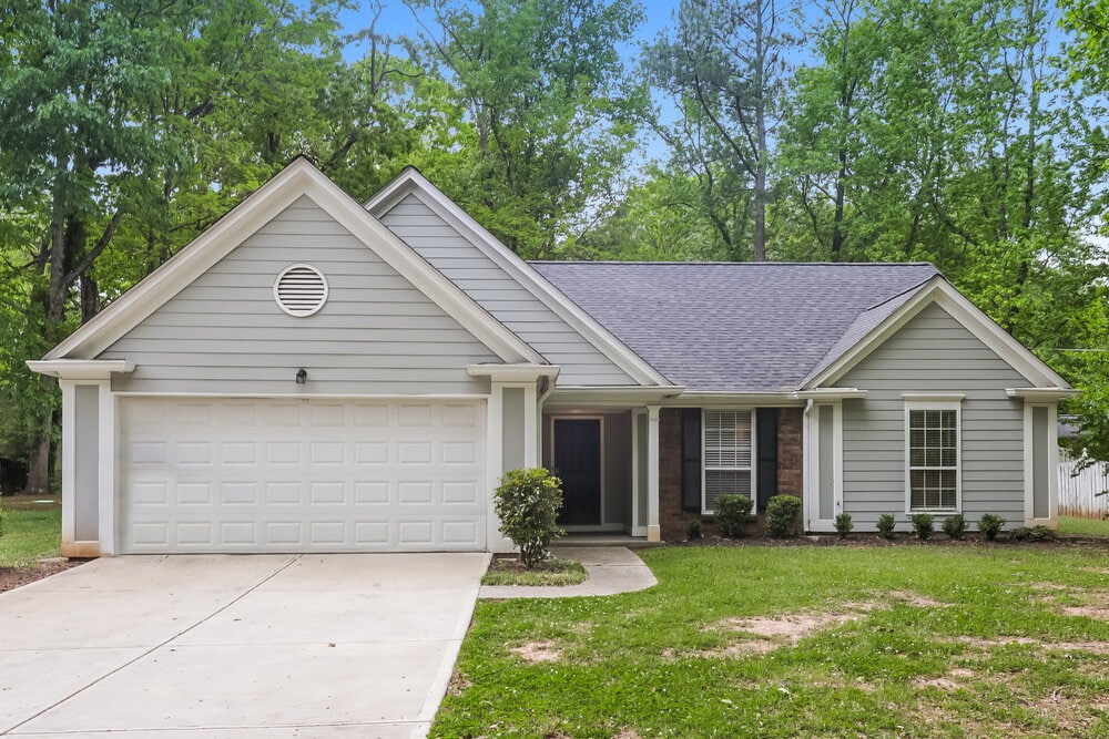 8391 Taylor Rd in Riverdale, GA - Building Photo