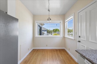 2111 Buena Vista Ave in Alameda, CA - Building Photo - Building Photo