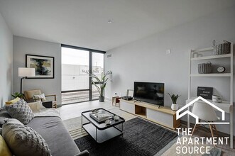 2155 N Elston Ave, Unit 1 BEDROOMS in Chicago, IL - Building Photo - Building Photo