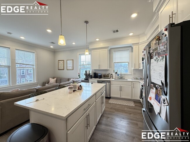 134 Franklin St, Unit 2 in Boston, MA - Foto de edificio - Building Photo