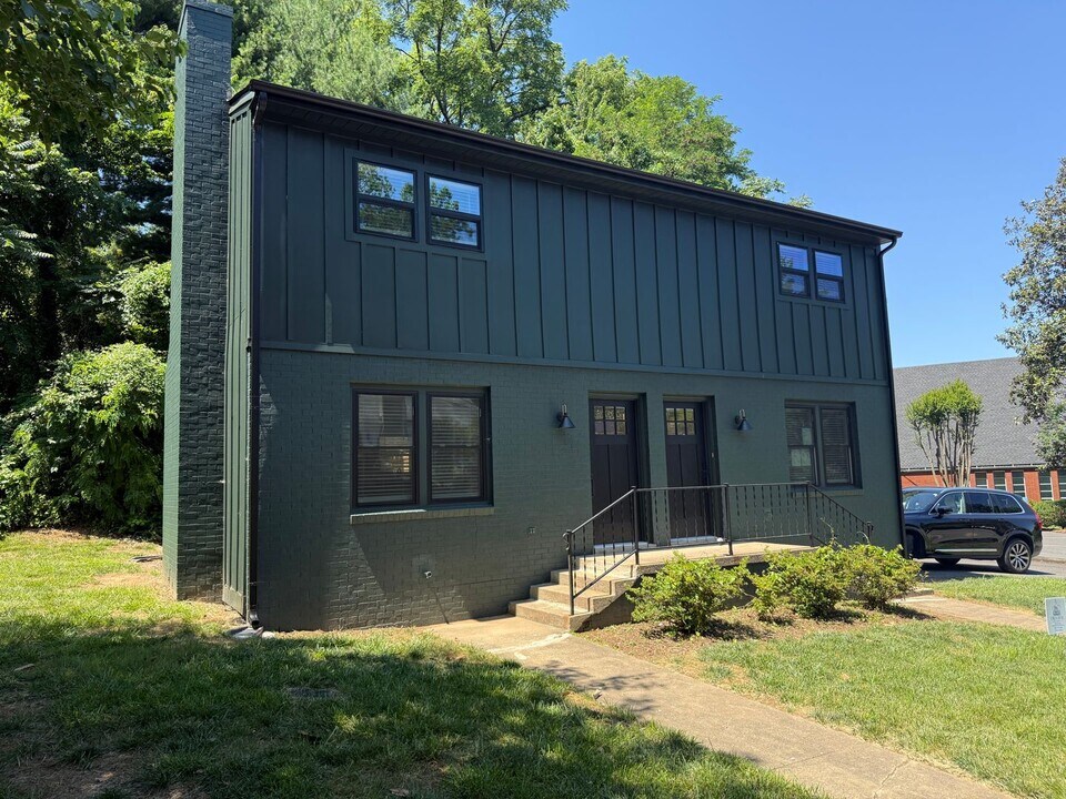 104 Perry Dr in Charlottesville, VA - Building Photo