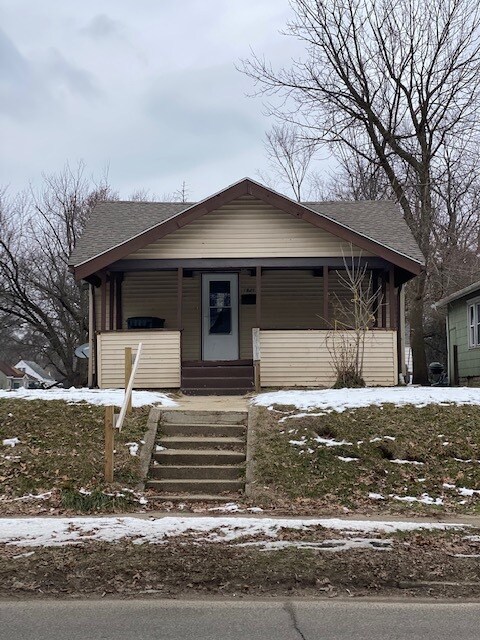 property at 1821 Elwood Ave
