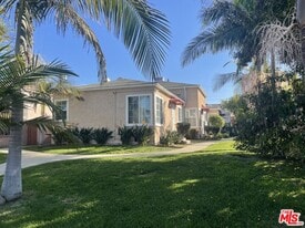 130 E Hillcrest Blvd in Inglewood, CA - Building Photo