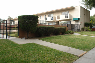 1009 N Raymond Ave in Pasadena, CA - Building Photo - Building Photo