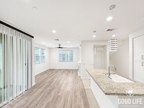 950 E Drapery Ln in Anaheim, CA - Building Photo - Building Photo