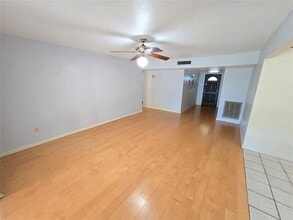 610 Edelweiss Dr in Grand Prairie, TX - Building Photo - Building Photo