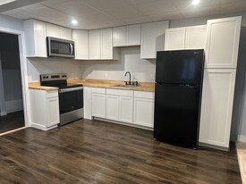 74 Railroad Ave, Unit 1A Apartamentos