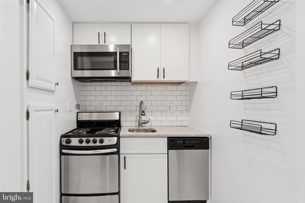 1718 Corcoran St NW in Washington, DC - Building Photo