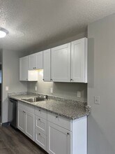 Executive East in Portland, OR - Building Photo - Interior Photo