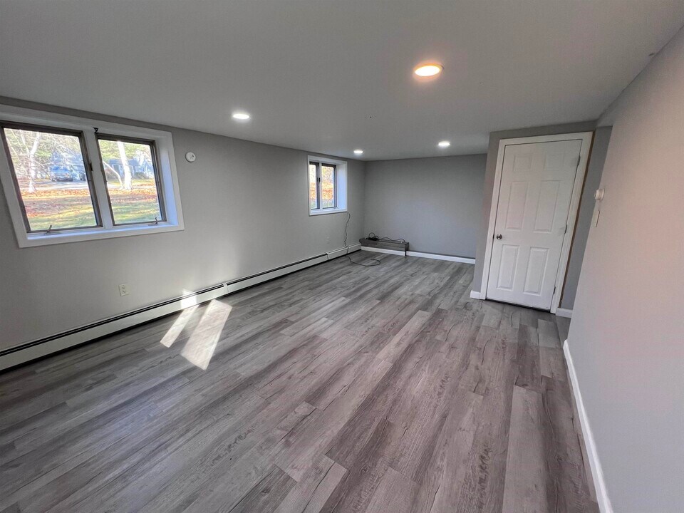 32 Forest Rd in Wolfeboro, NH - Building Photo