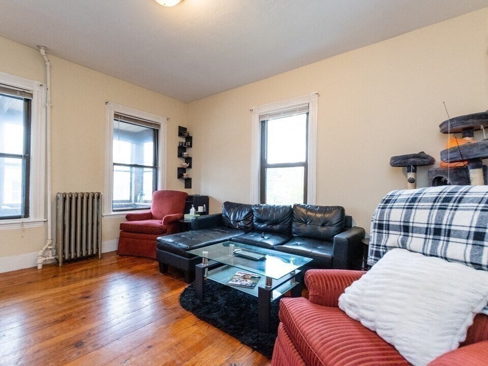 17 Cushman Rd in Boston, MA - Building Photo