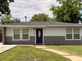 4411 Lark Ave, Unit 101 in San Antonio, TX - Building Photo