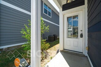 215 Creek Run Way in Calera, AL - Building Photo - Building Photo