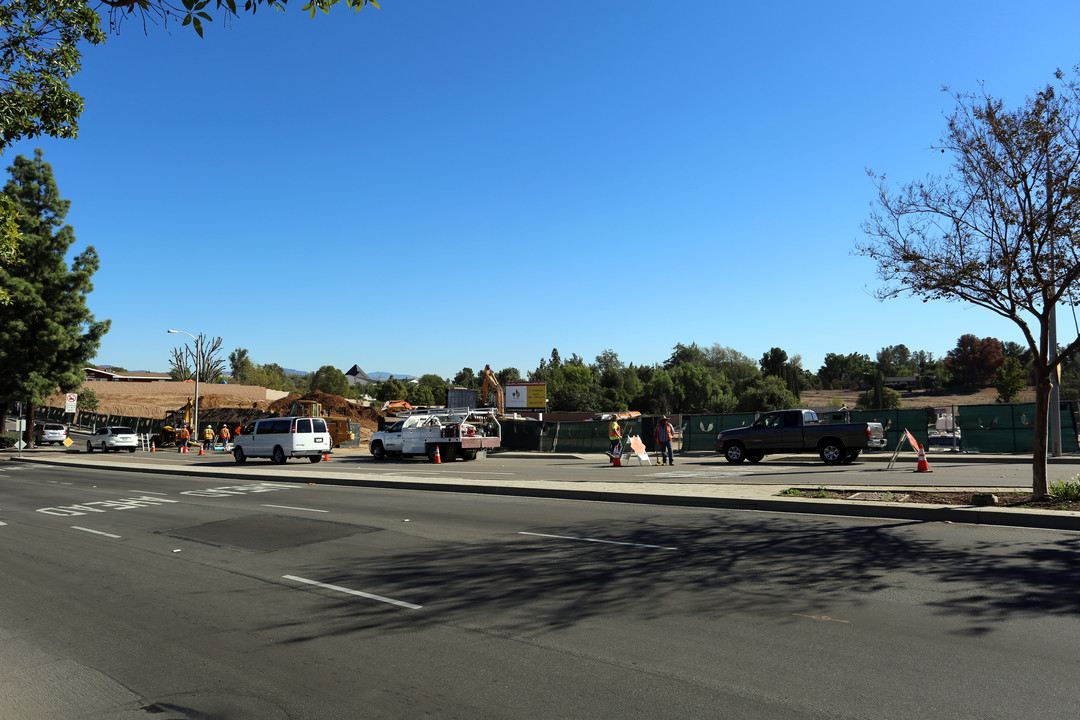 Covington in Yorba Linda, CA - Foto de edificio