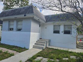 2418 Sherman St in Hollywood, FL - Building Photo