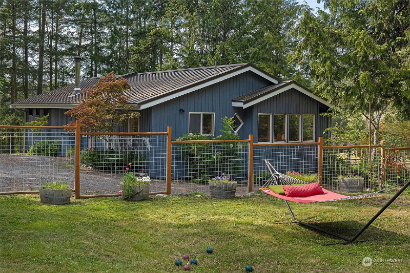 161 Forrest Dr in Friday Harbor, WA - Building Photo
