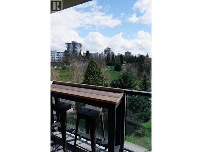 683 W Victoria Park in North Vancouver, BC - Building Photo - Building Photo