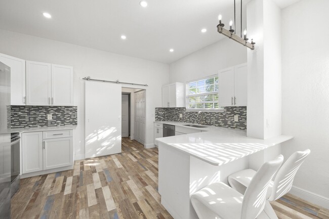 331 NW 1st Ave, Unit b