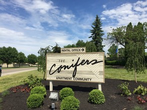 The Conifers in Miamisburg, OH - Foto de edificio - Building Photo