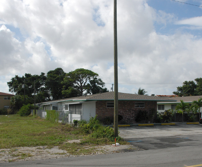 2238 Adams St in Hollywood, FL - Building Photo - Building Photo