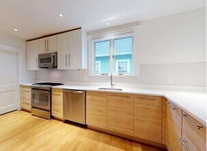 73 Dartmouth St, Unit 2 in Belmont, MA - Building Photo - Building Photo