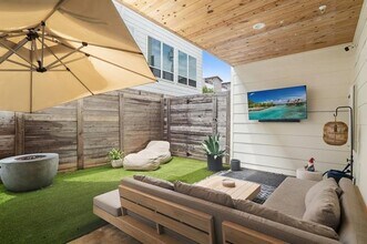 5802 Lindell Ave in Dallas, TX - Building Photo - Building Photo
