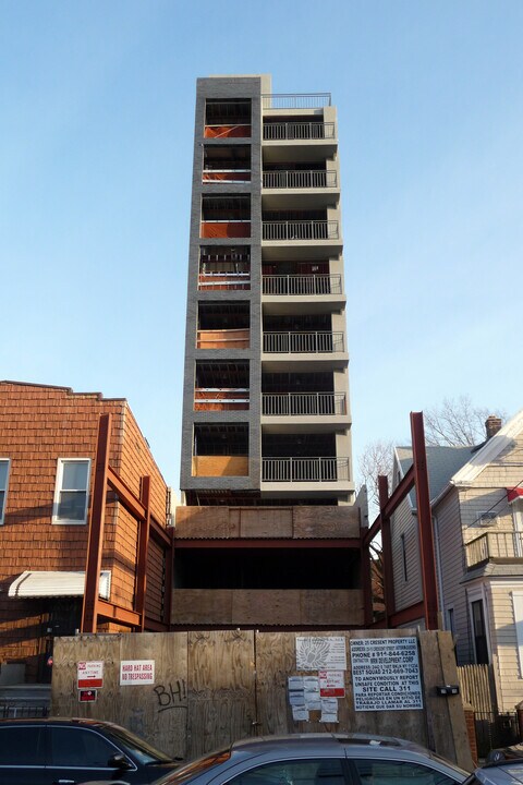 25-15 Crescent Street in New York, NY - Foto de edificio