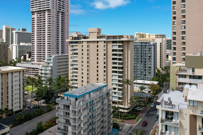 Aloha Towers in Honolulu, HI - Building Photo - Building Photo