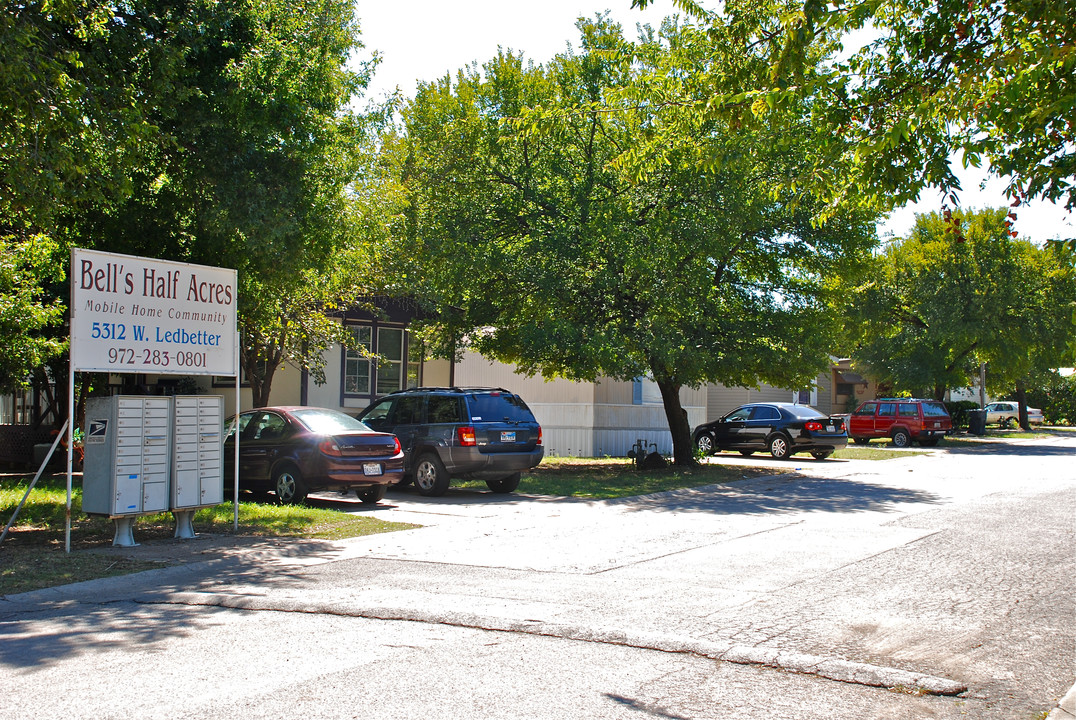 Bells Half Acres in Dallas, TX - Foto de edificio