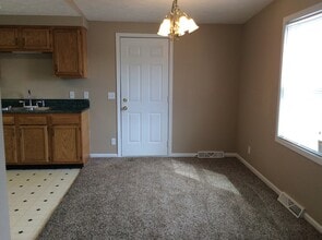 9248 E 39th Pl in Indianapolis, IN - Foto de edificio - Building Photo