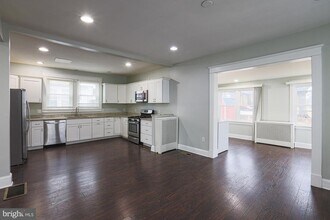 8 Irving Pl in Pikesville, MD - Building Photo - Building Photo