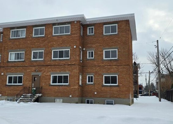 150 Forest Pl in Laval, QC - Building Photo