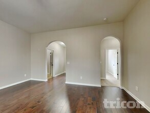 616 Fredericksburg Dr, Unit E101 in Gallatin, TN - Foto de edificio - Building Photo