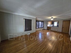 1320 Leavitt St in Waterloo, IA - Building Photo - Building Photo