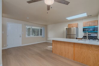 The Montecito in West Sacramento, CA - Foto de edificio - Building Photo