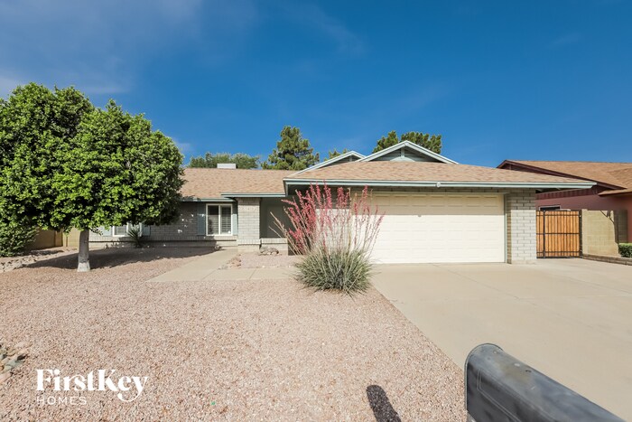 10402 N 64th Ave in Glendale, AZ - Building Photo