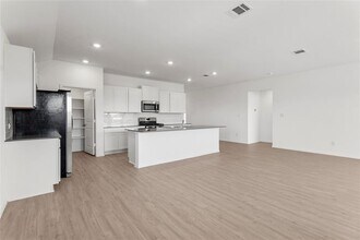 144 Sky Meadows Cir in San Marcos, TX - Building Photo - Building Photo
