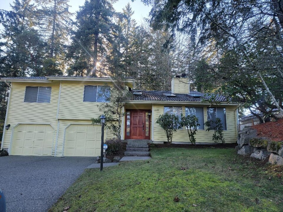 10118 103rd St SW in Lakewood, WA - Foto de edificio