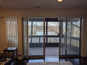 5529 E Lake Dr, Unit F in Lisle, IL - Foto de edificio - Building Photo