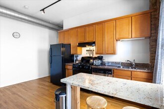 2758 W Fullerton Ave in Chicago, IL - Building Photo - Building Photo