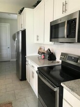 1107 Sugarwood St in Davenport, FL - Foto de edificio - Building Photo