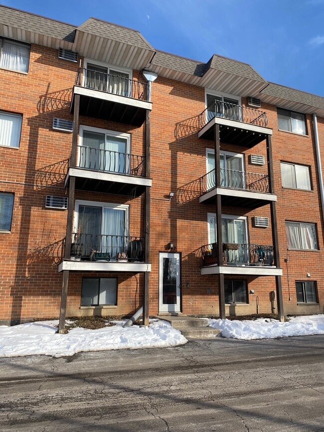 1442 Carriage Ln Rentals in Westmont, IL