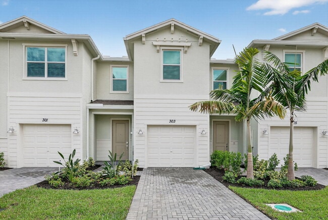 property at 303 SE Crossoak Ln