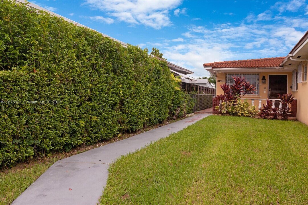 3269 SW 23rd St in Miami, FL - Building Photo